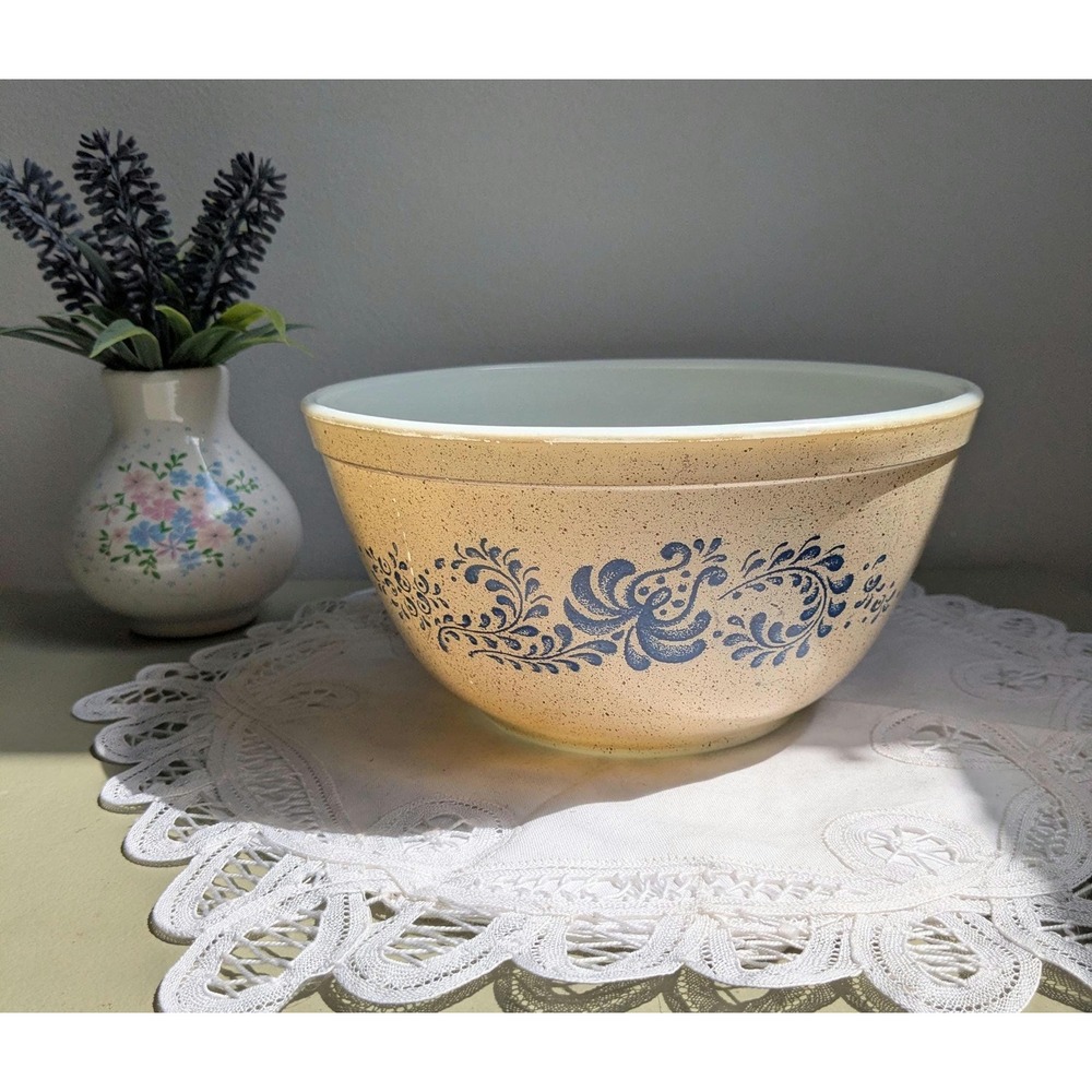Vintage Pyrex 402 Mixing Bowl‎ Beige Blue Folk Art Pattern | Retro Farmhouse